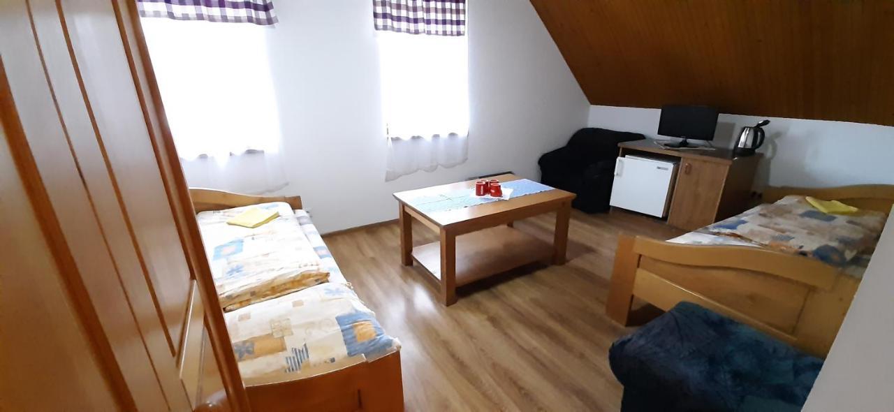 Penzión Jánošíkova Krčma Ruzomberok Exterior foto